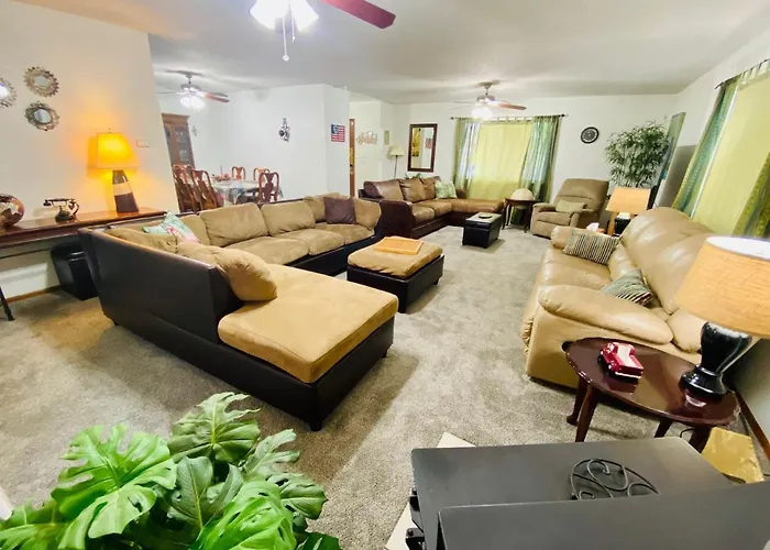 Family Friendly, 3 Bedroom House, With King Bed For Up To 15 - Bbq - Internet - Jet Tub