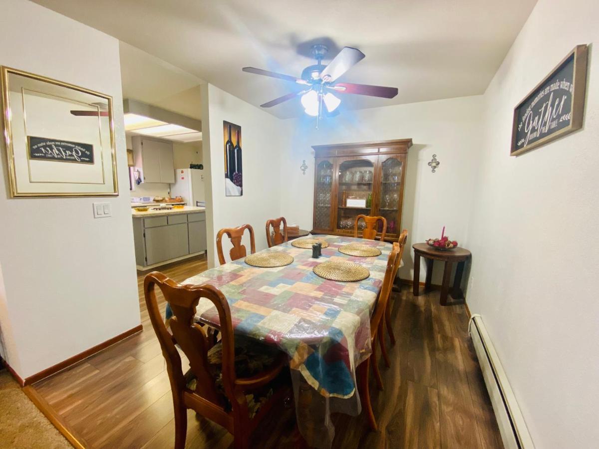 Holiday home Family Friendly, 3 Bedroom House, With King Bed For Up To 15 - Bbq - Internet - Jet Tub *