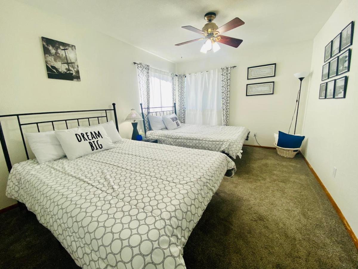 Family Friendly, 3 Bedroom House, With King Bed For Up To 15 - Bbq - Internet - Jet Tub Holiday home