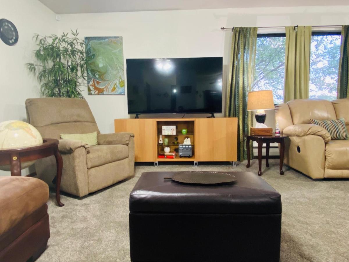 Family Friendly, 3 Bedroom House, With King Bed For Up To 15 - Bbq - Internet - Jet Tub