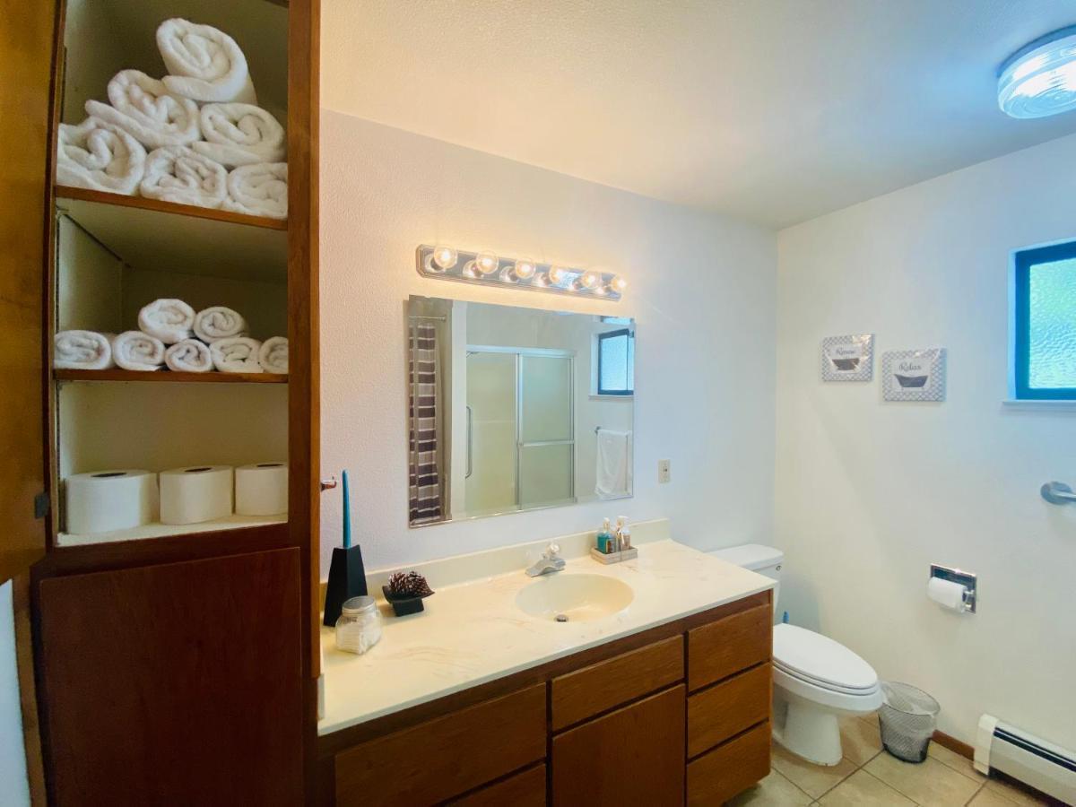 Family Friendly, 3 Bedroom House, With King Bed For Up To 15 - Bbq - Internet - Jet Tub Holiday home *