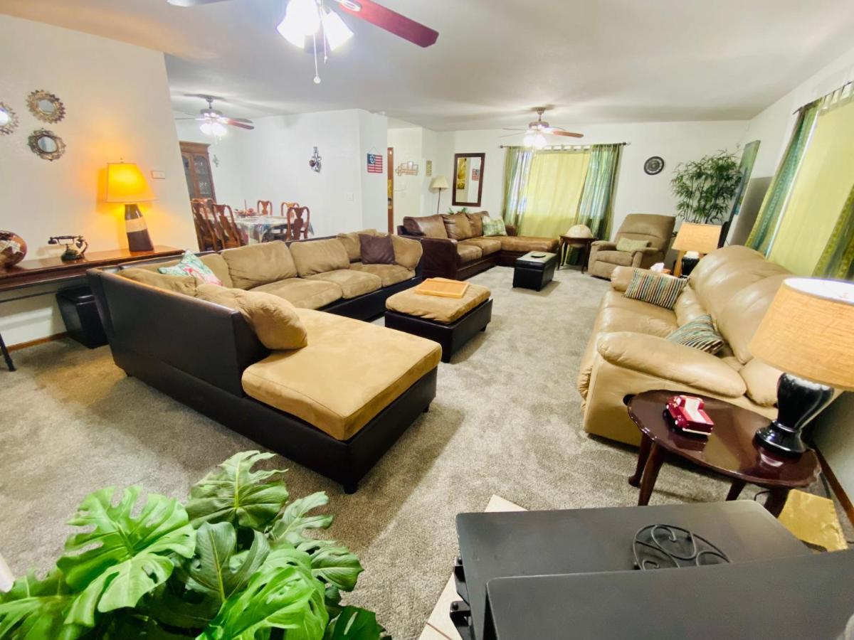 Family Friendly, 3 Bedroom House, With King Bed For Up To 15 - Bbq - Internet - Jet Tub Holiday home Auburn