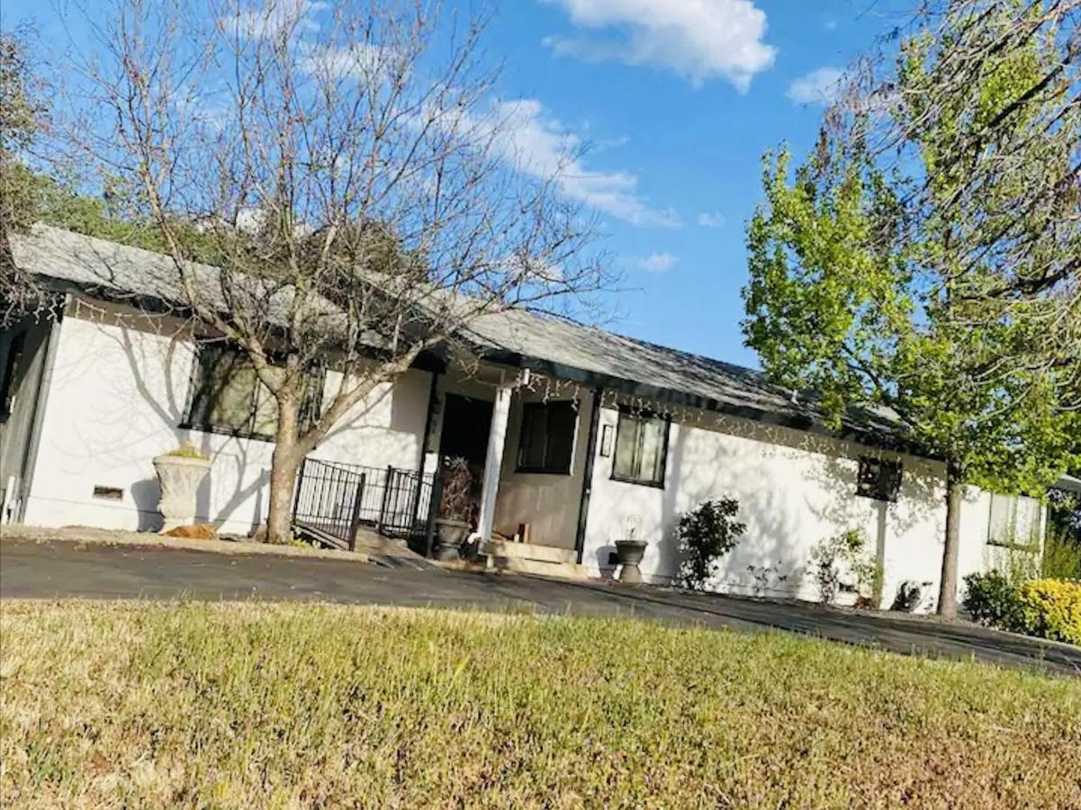 Family Friendly, 3 Bedroom House, With King Bed For Up To 15 - Bbq - Internet - Jet Tub Holiday home